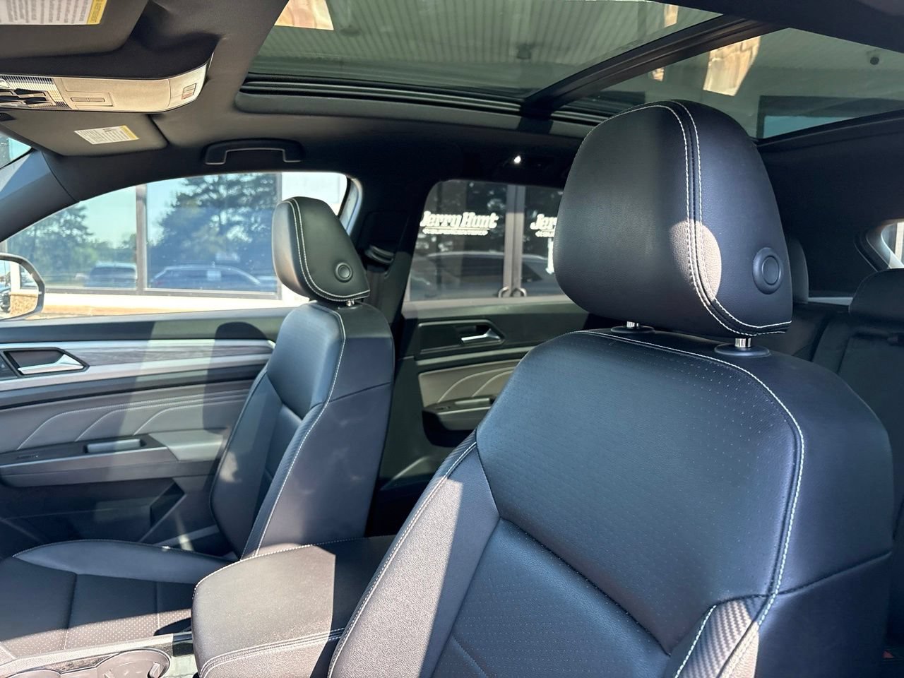 Used 2023 Volkswagen Atlas Cross Sport SE w/ Panoramic Sunroof Package AWD/4WD image 3