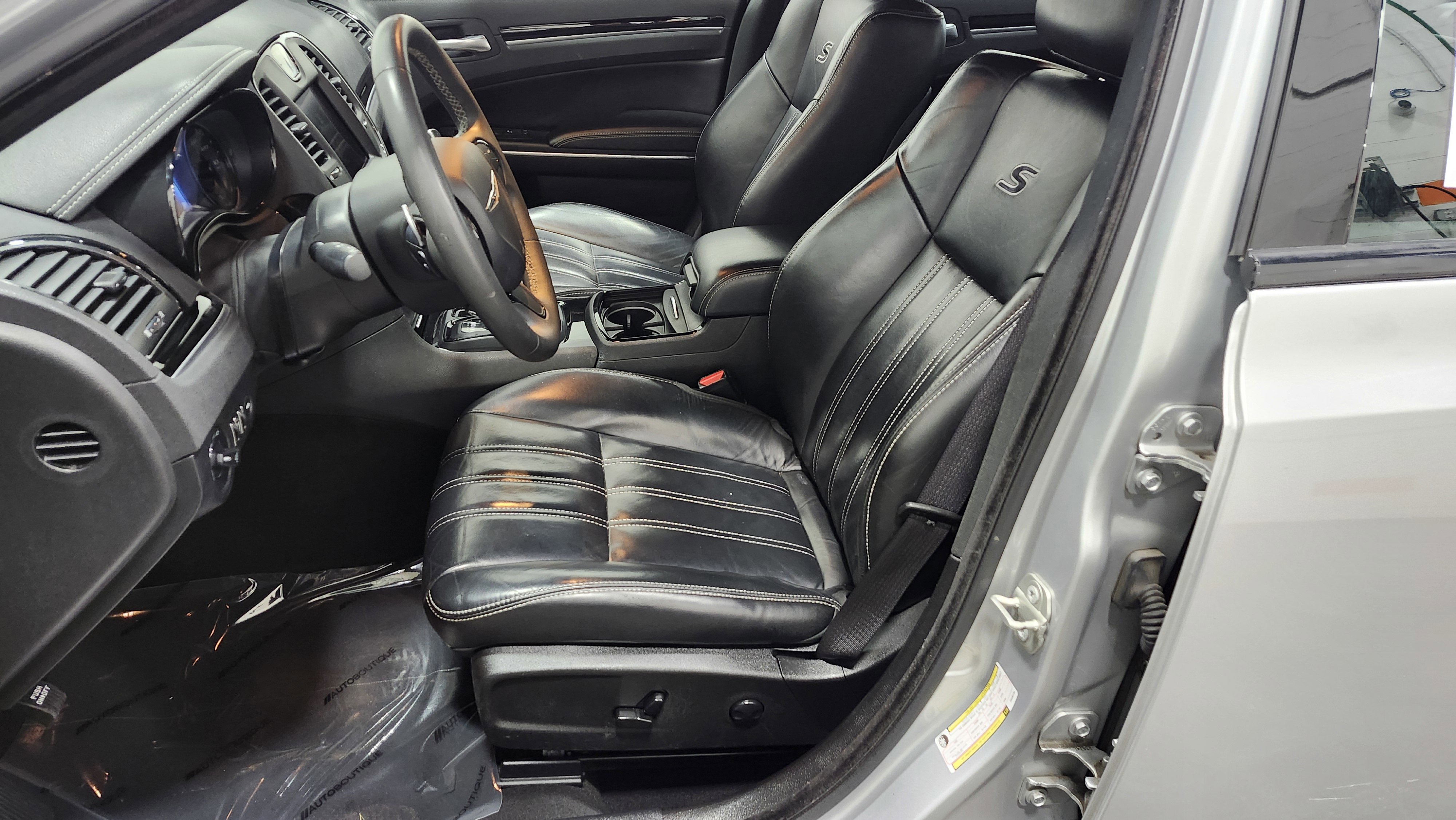 Used 2023 Chrysler 300 S image 25