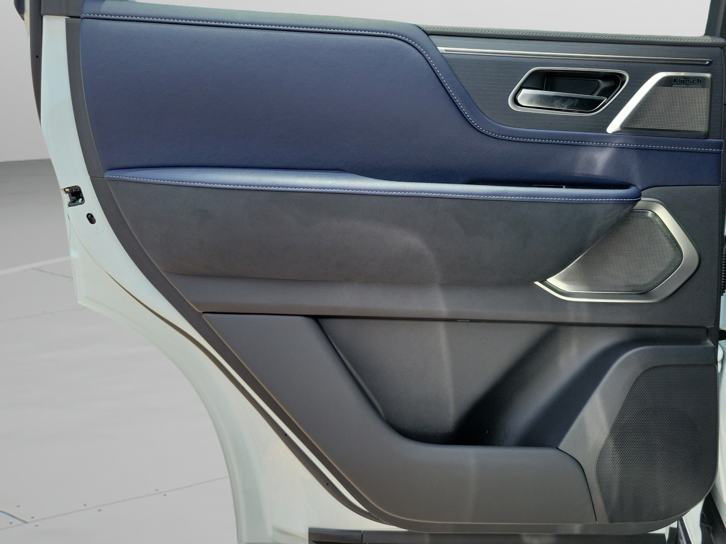 New 2027 INFINITI QX80 Sensory w/ Sport Exterior Package AWD/4WD image 18