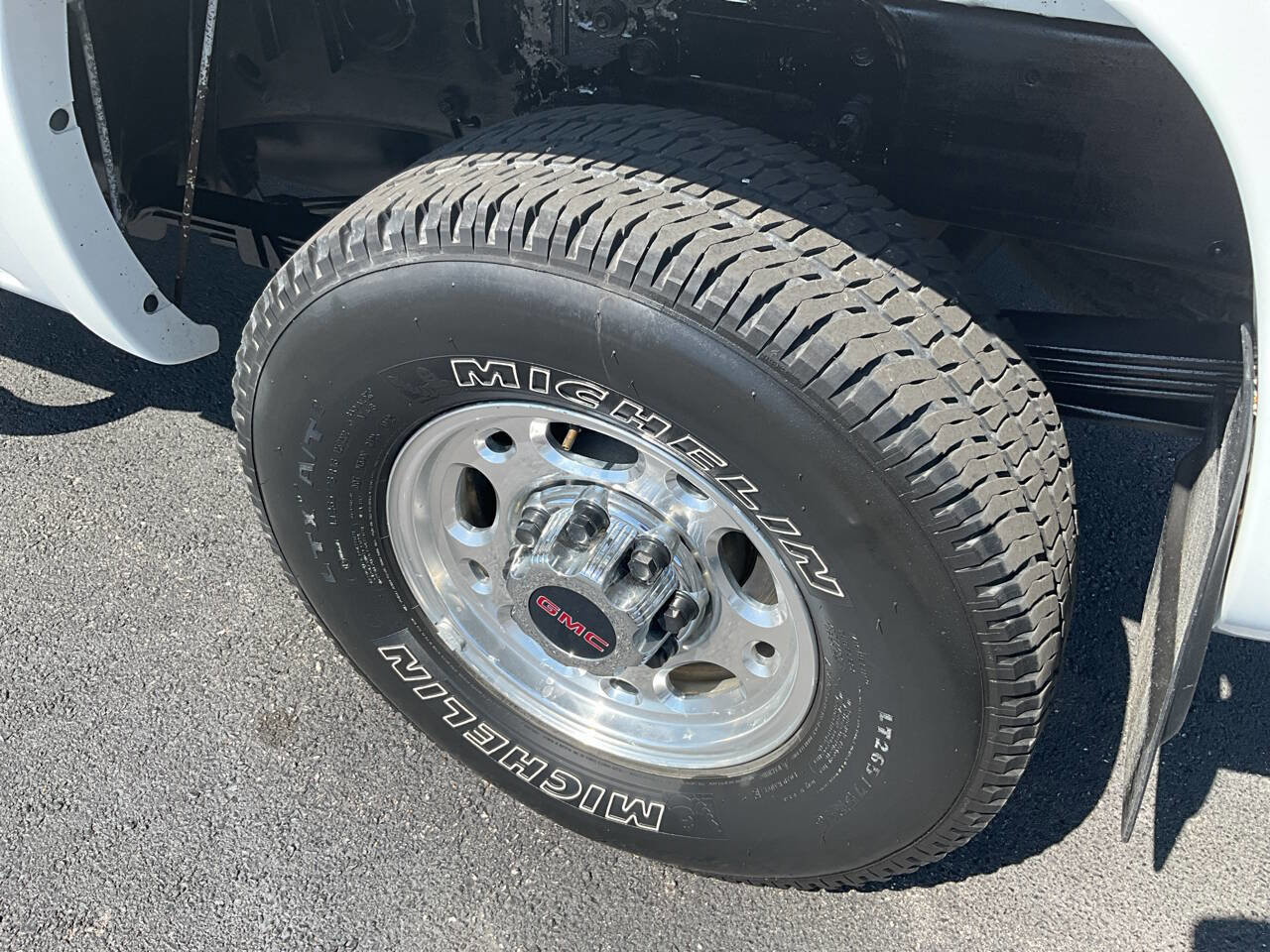 Used 2006 GMC Sierra 2500 SLE w/ Heavy-Duty Power Package image 18