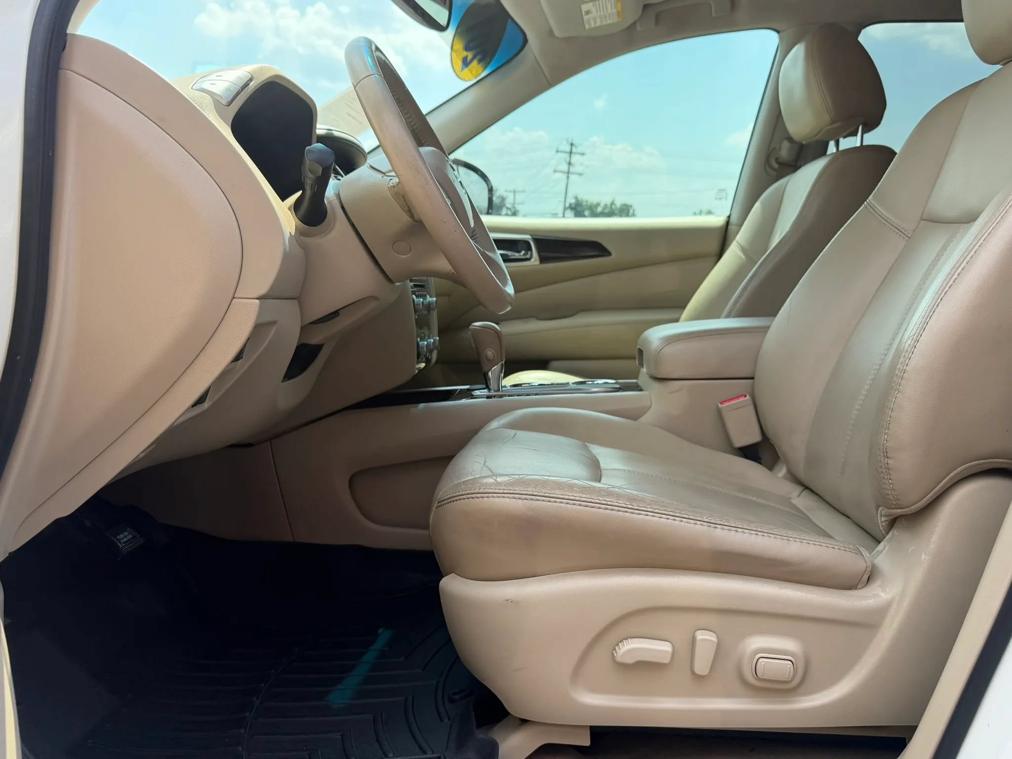 Used 2014 Nissan Pathfinder SL FWD image 12