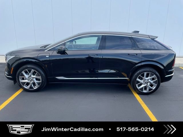 Certified 2025 Cadillac Optiq Luxury 2 w/ LPO, Floor Liner Package AWD/4WD image 11