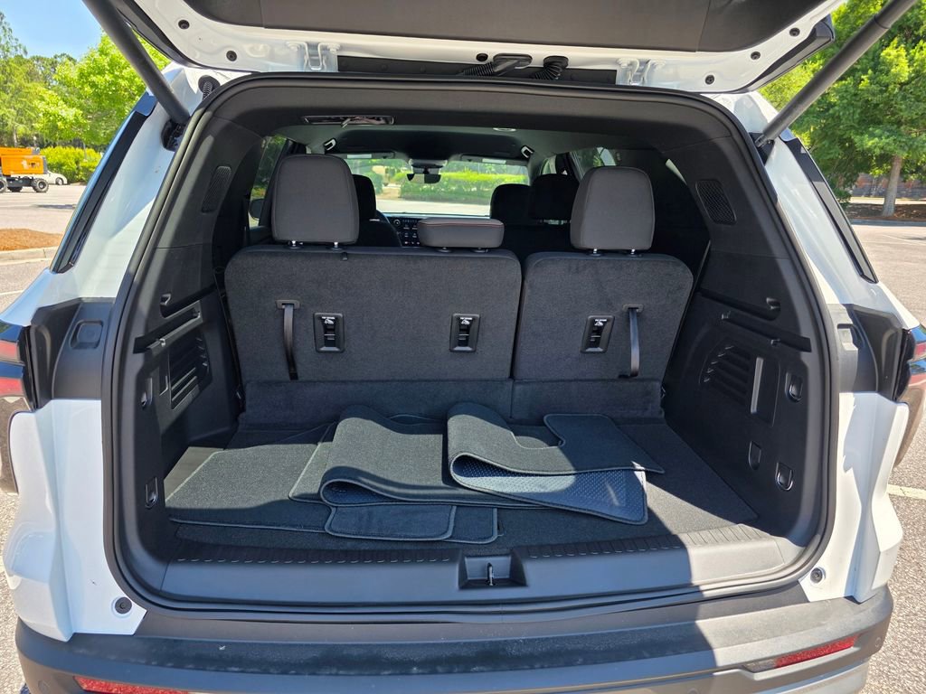 New 2026 Chevrolet Traverse LT w/ Driver Confidence Package FWD image 24