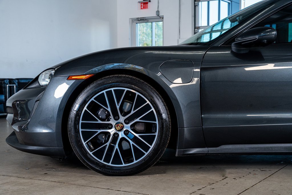 Used 2021 Porsche Taycan image 9