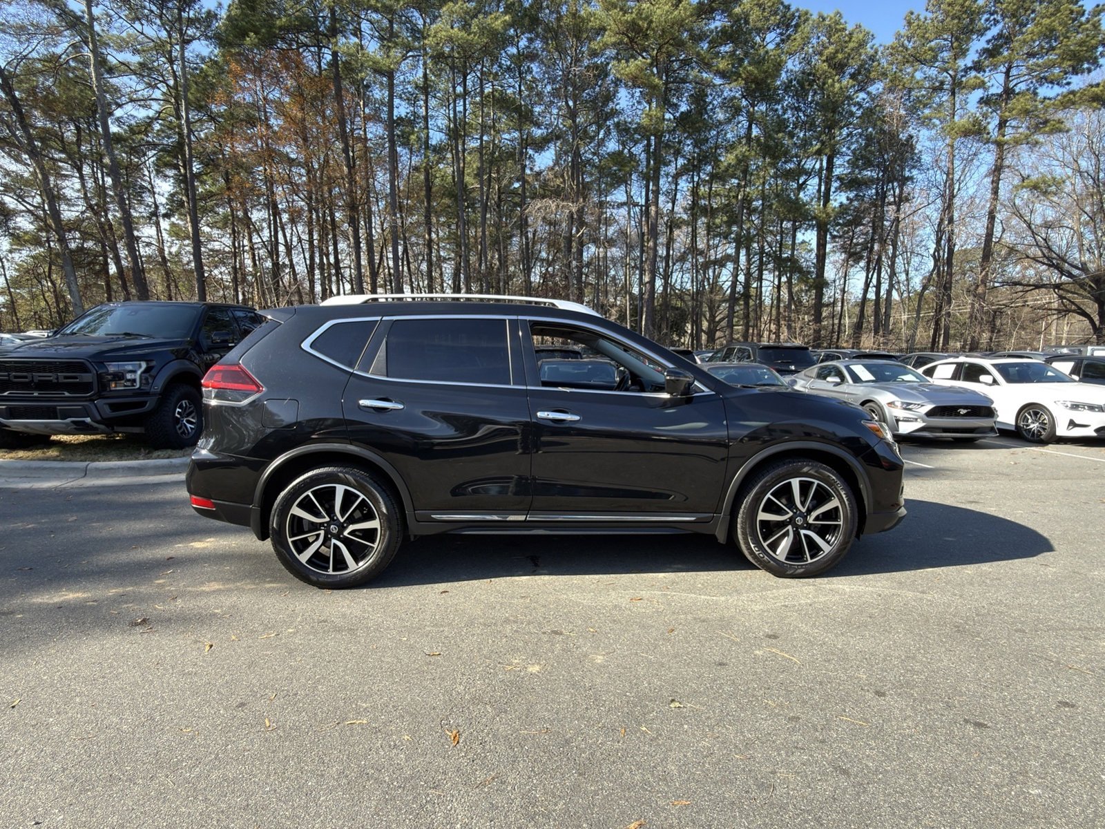 Used 2018 Nissan Rogue SL w/ Premium Package image 8