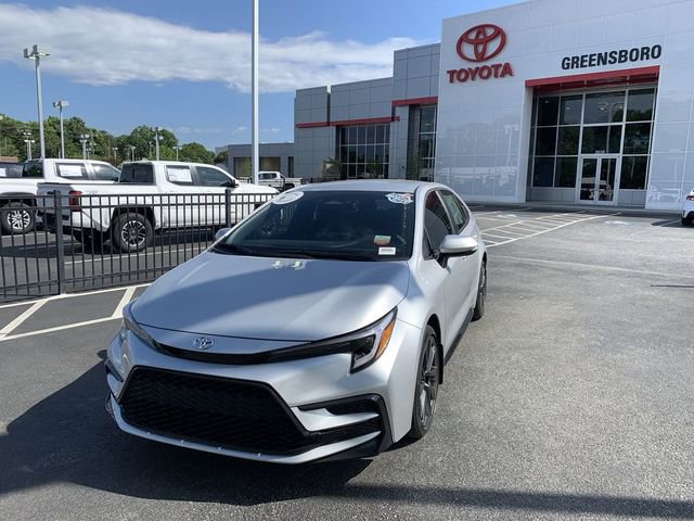 Certified 2025 Toyota Corolla SE FWD image 4