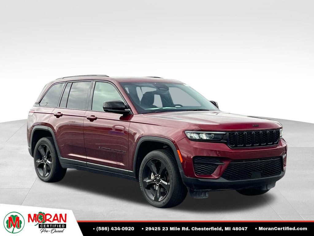 Used 2024 Jeep Grand Cherokee Altitude AWD/4WD image 7
