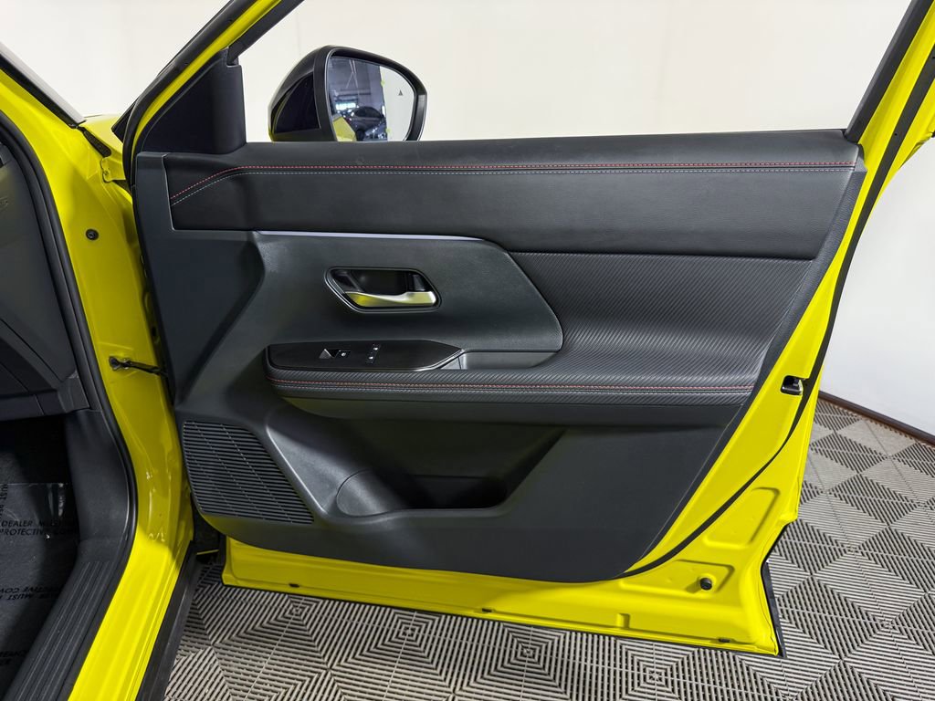 Certified 2025 Nissan Kicks SR image 49