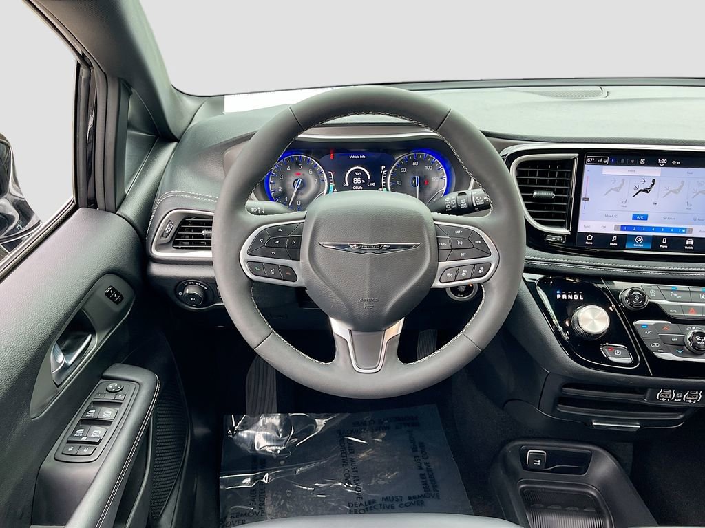 Certified 2025 Chrysler Pacifica Select image 21