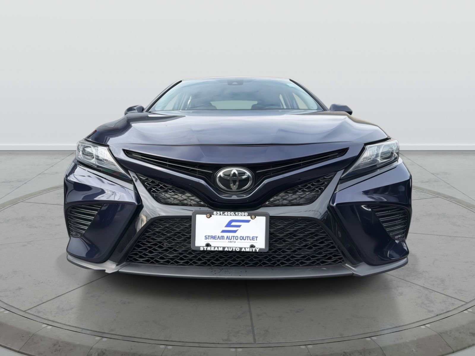 Used 2022 Toyota Camry SE image 2