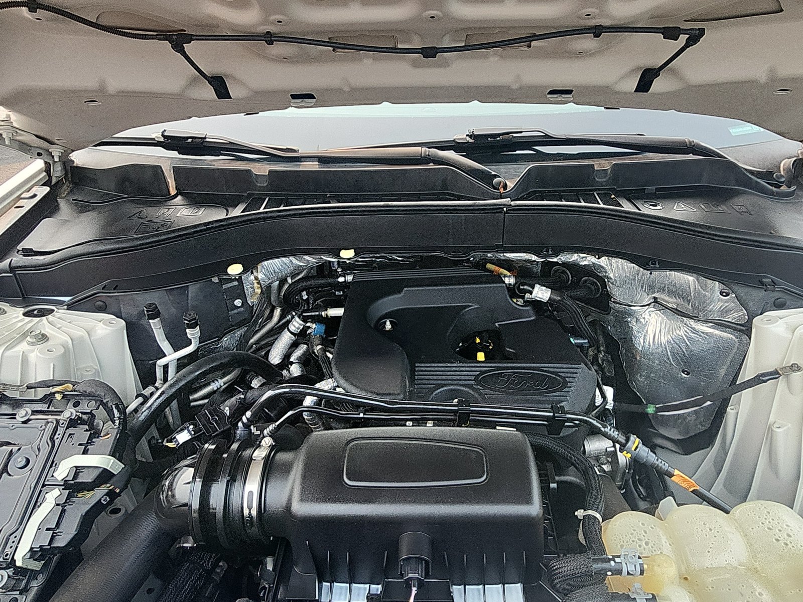 Used 2020 Ford Explorer XLT w/ Equipment Group 202A AWD/4WD image 11