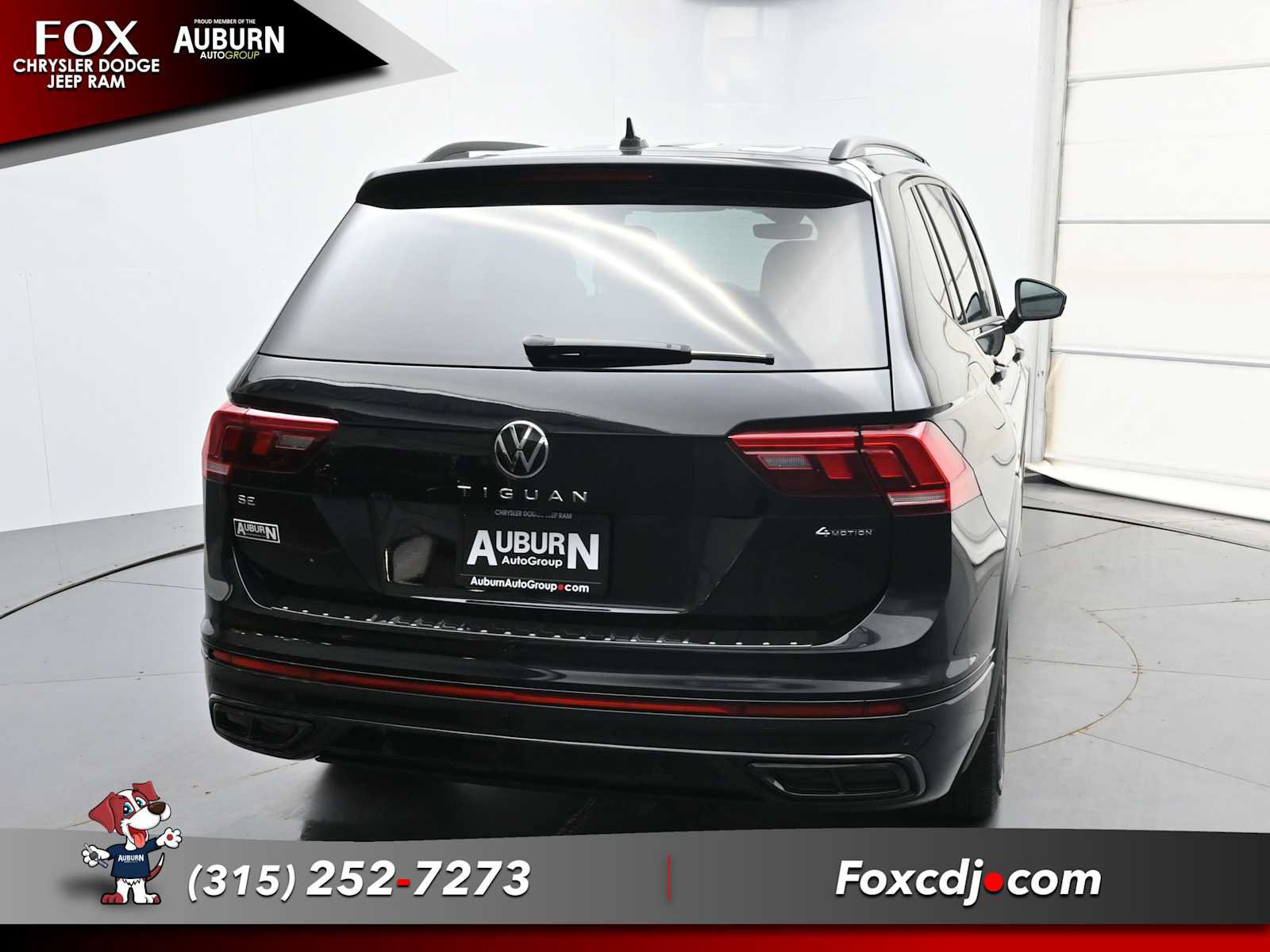 Used 2024 Volkswagen Tiguan SE R-Line AWD/4WD image 4