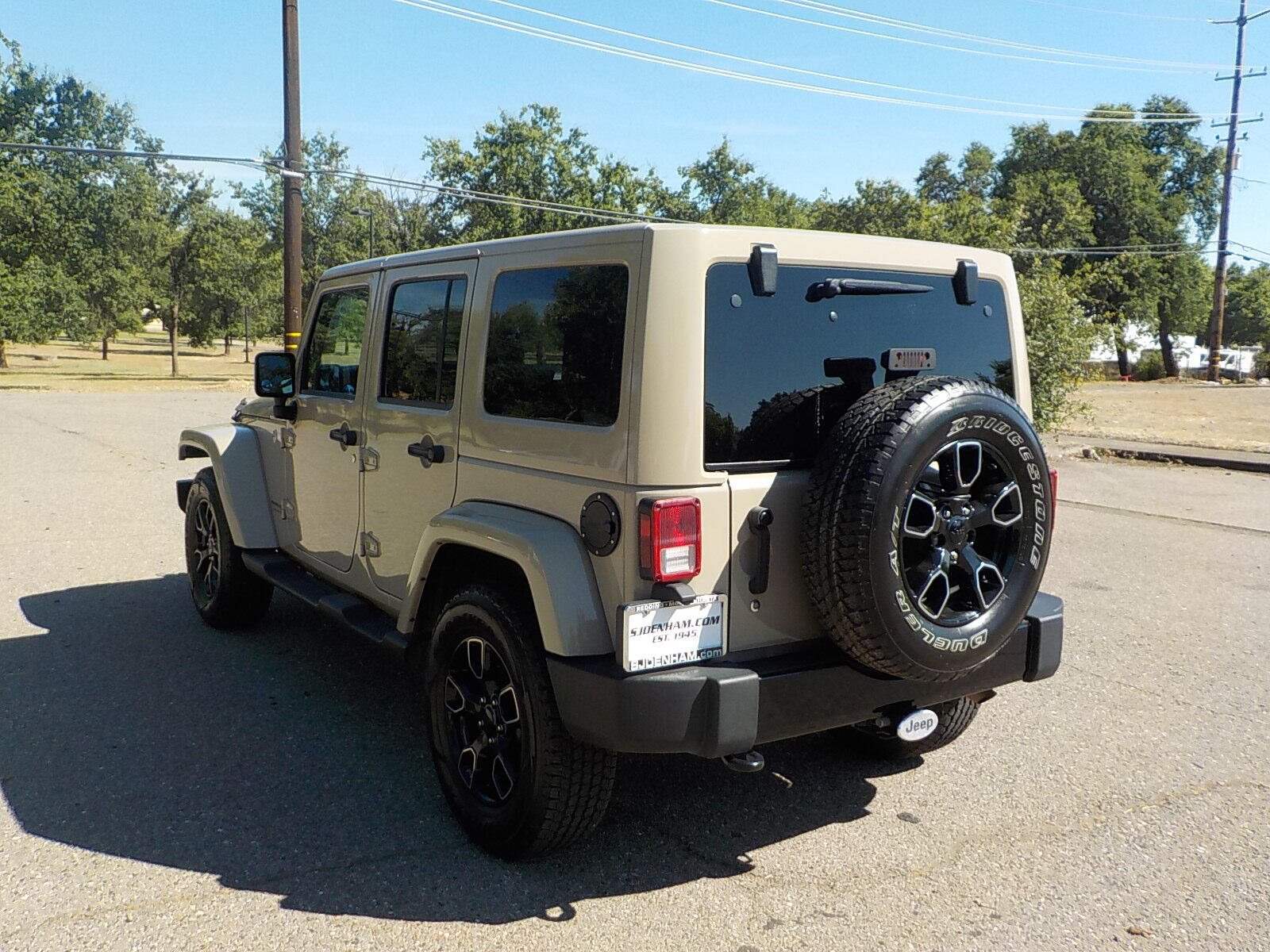 Used 2018 Jeep Wrangler Unlimited Sahara AWD/4WD image 4
