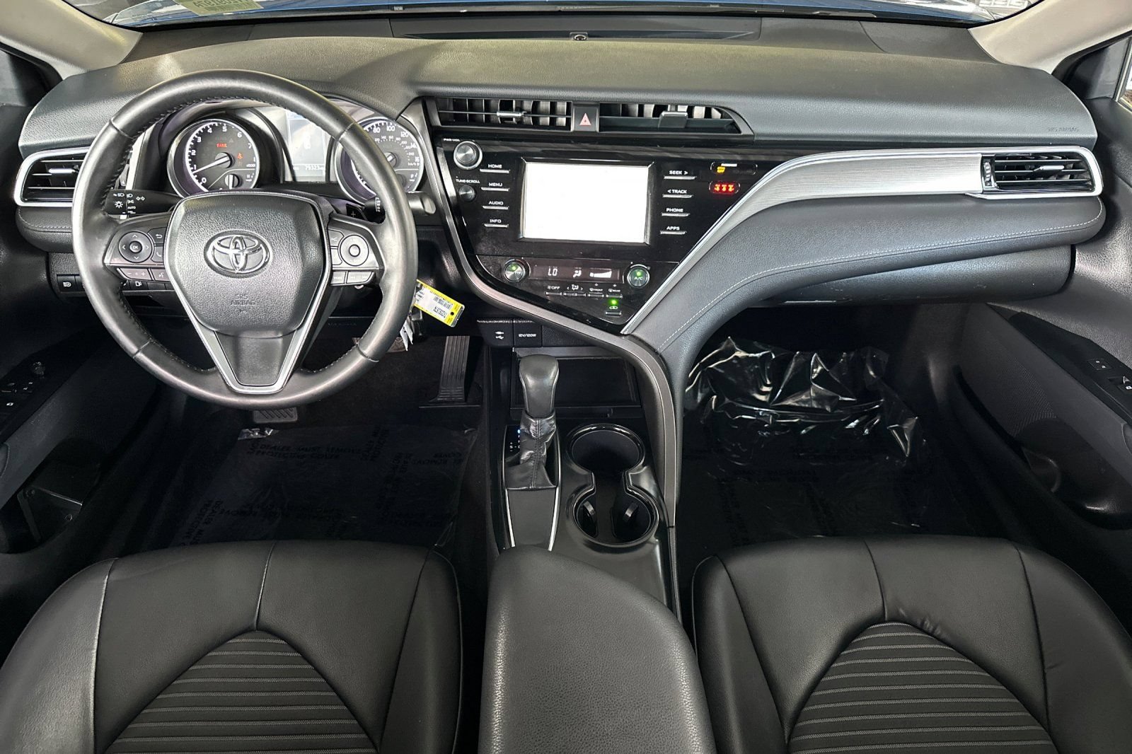 Used 2018 Toyota Camry SE FWD image 14