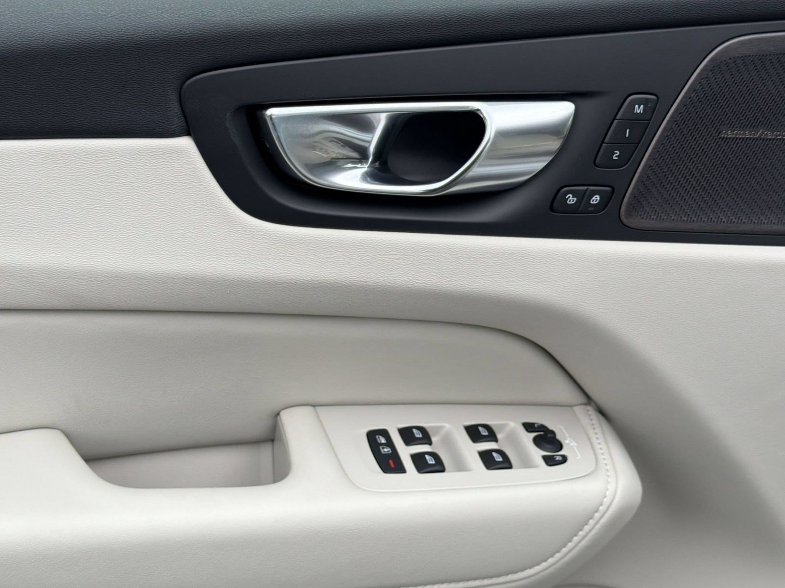 New 2027 Volvo XC60 B5 Ultra AWD/4WD image 24