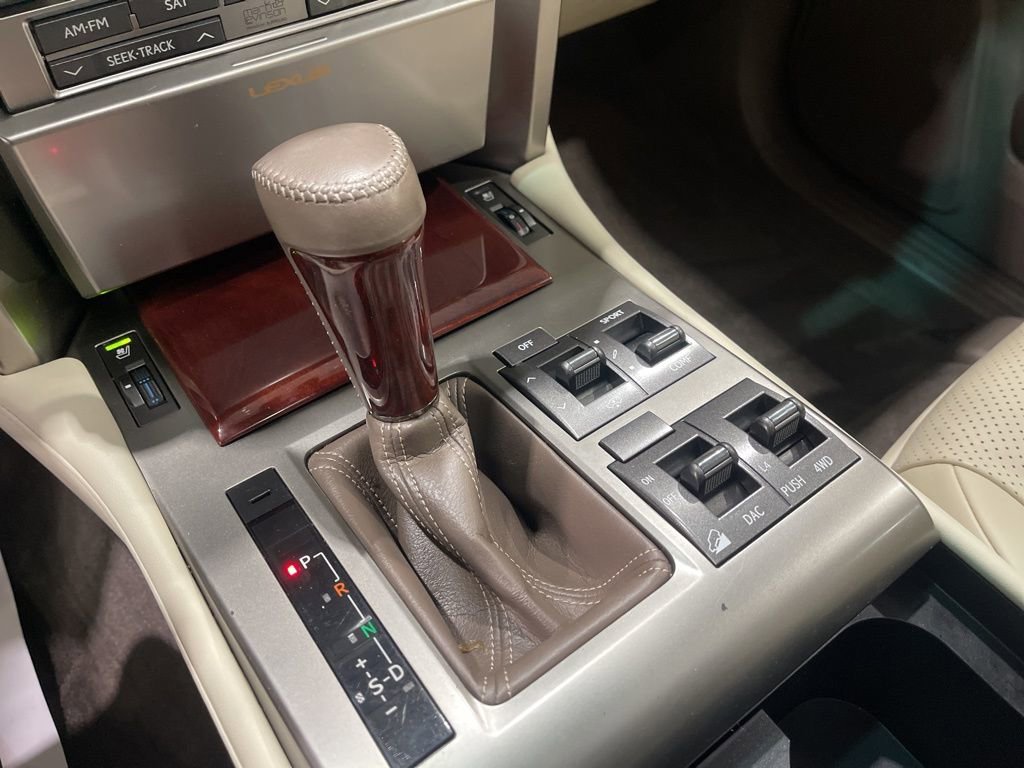 Used 2013 Lexus GX 460 Premium image 16