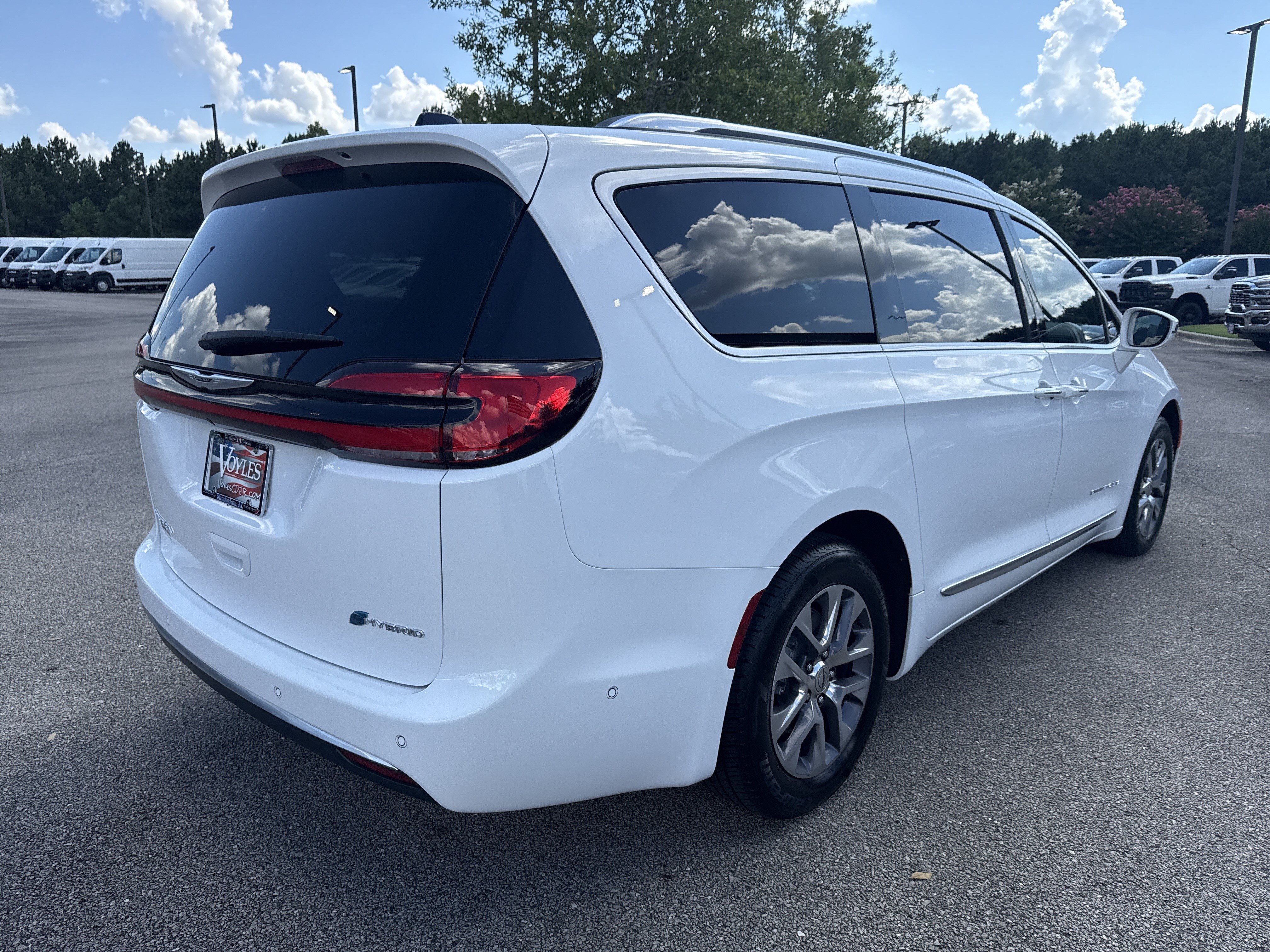 Used 2024 Chrysler Pacifica Pinnacle FWD image 7