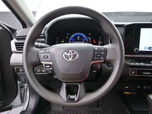 Used 2025 Toyota Camry LE image 5