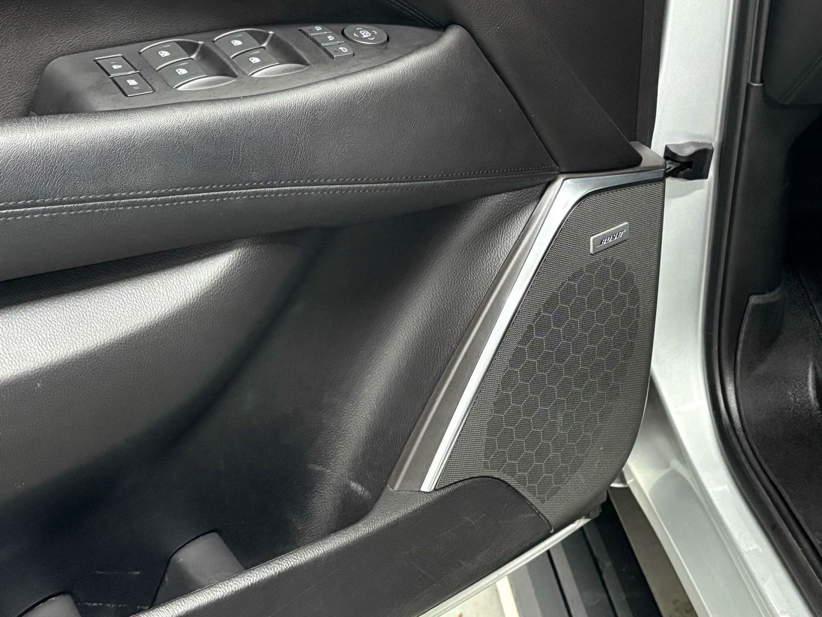 Used 2018 Cadillac Escalade Premium Luxury RWD image 30
