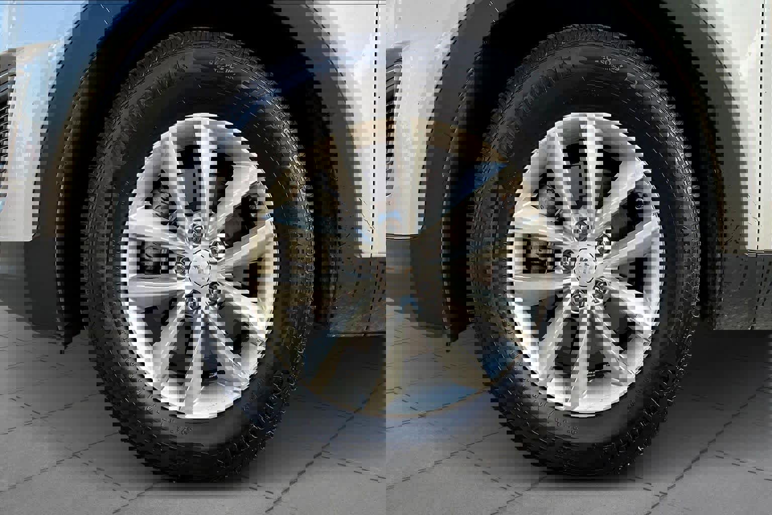 Used 2016 Kia Sorento LX w/ LX Convenience Package image 10