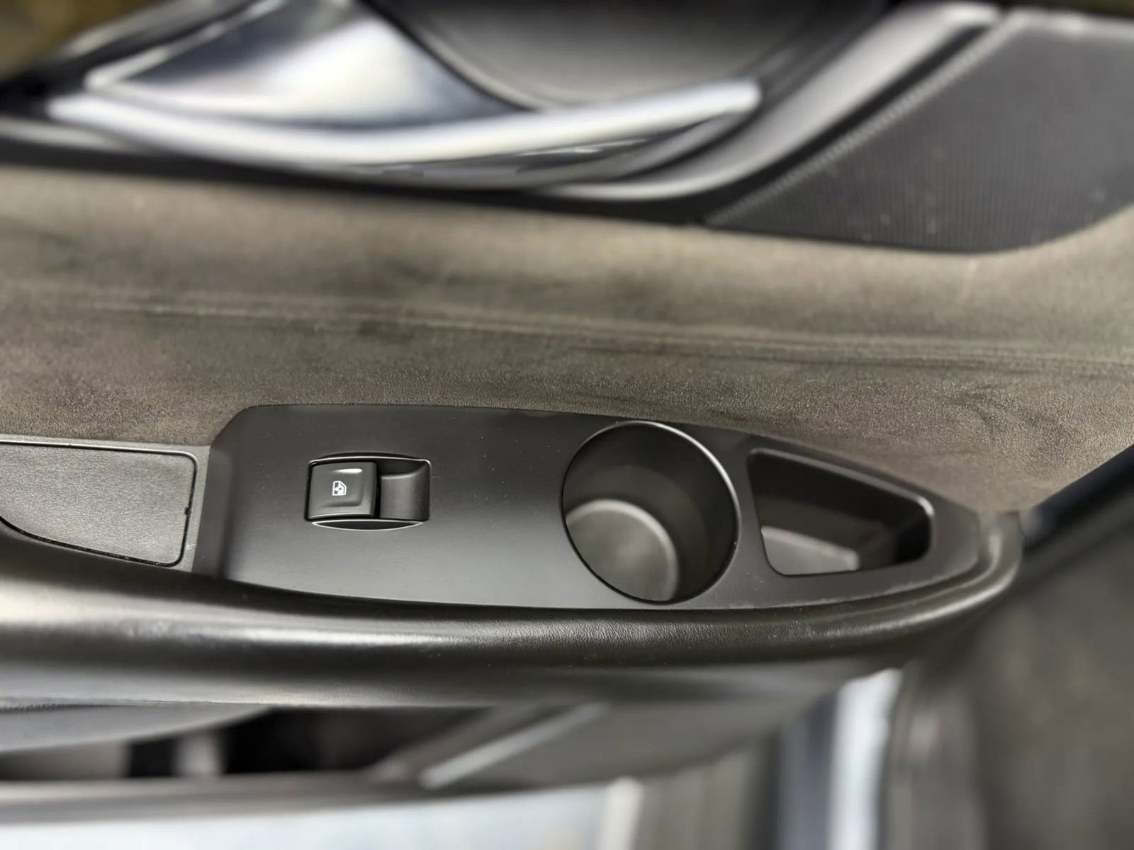 Used 2018 Cadillac Escalade ESV Platinum AWD/4WD image 33