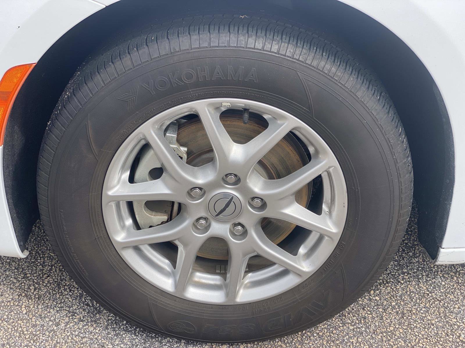 Certified 2025 Chrysler Pacifica Select FWD image 12