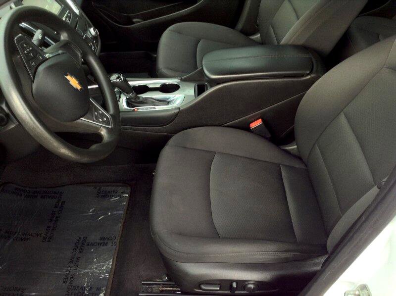 Used 2017 Chevrolet Malibu LT image 9