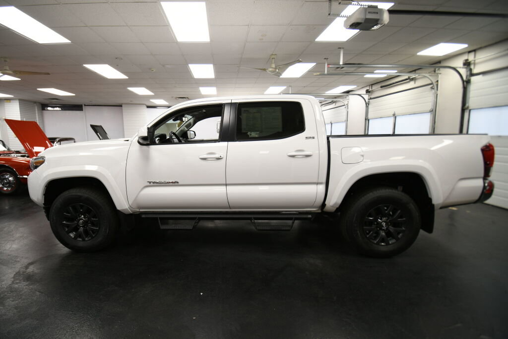Certified 2023 Toyota Tacoma SR5 image 4