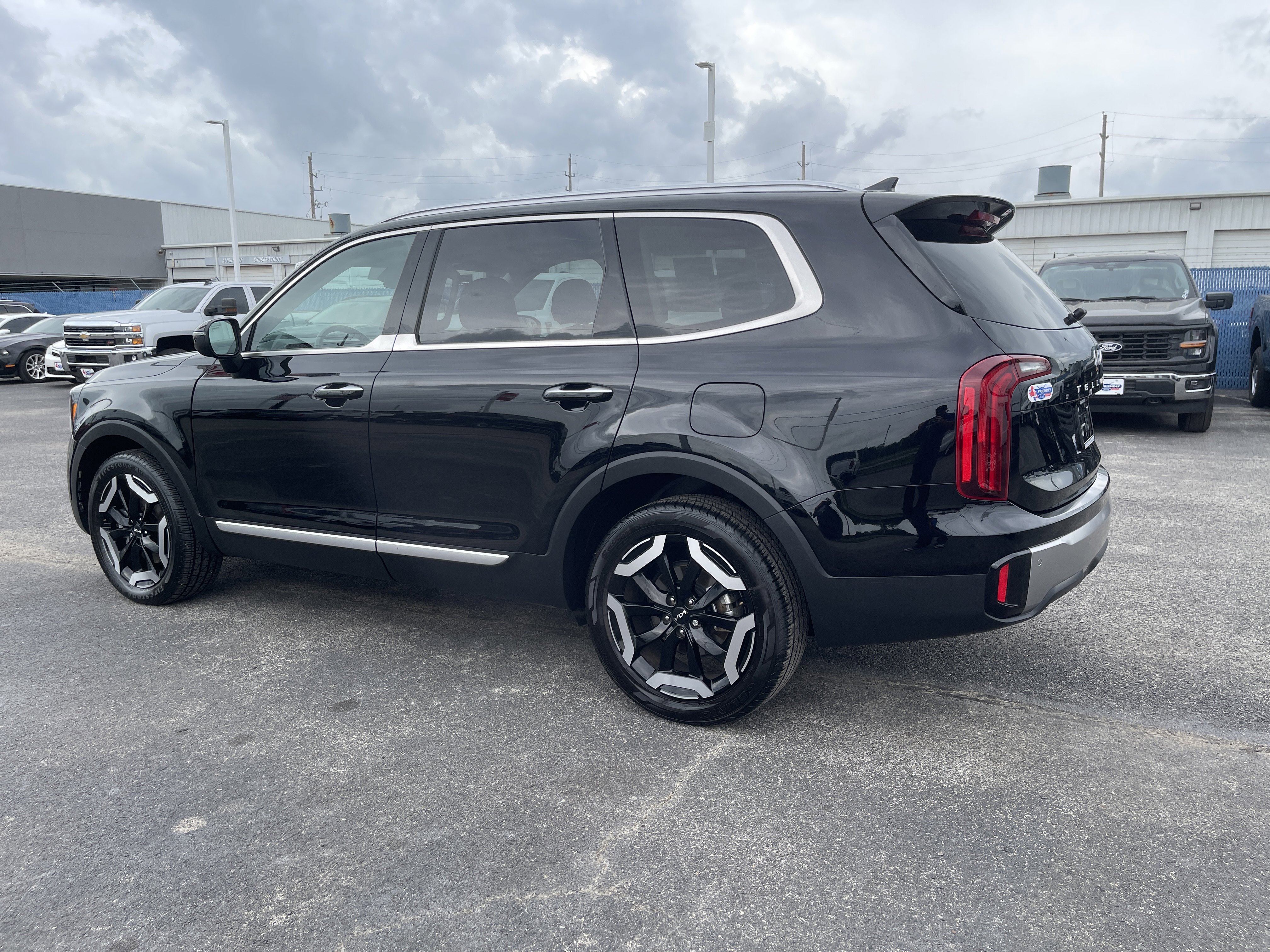 Used 2025 Kia Telluride S image 6
