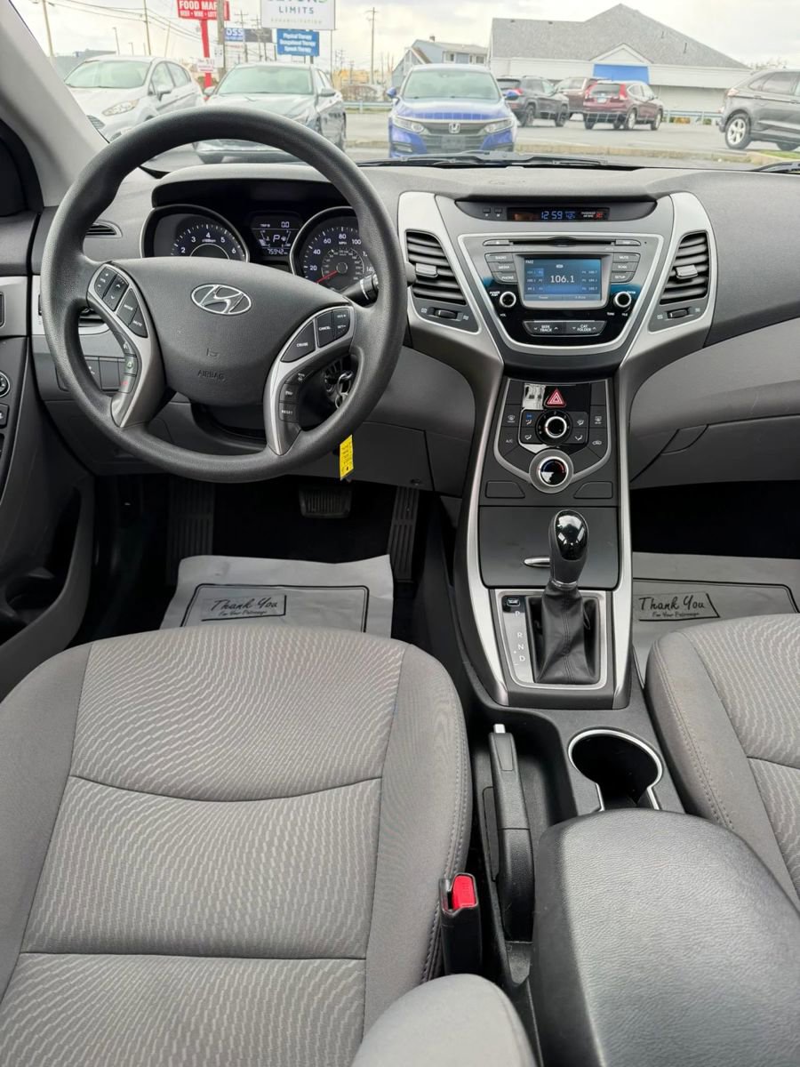 Used 2015 Hyundai Elantra SE w/ Option Group 02 FWD image 15