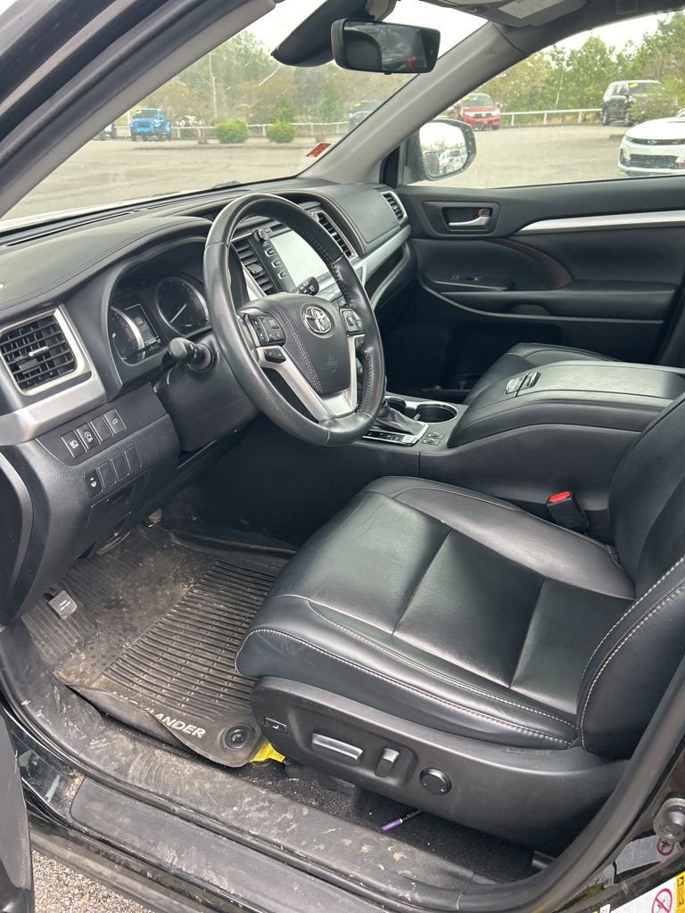 Used 2019 Toyota Highlander XLE image 13