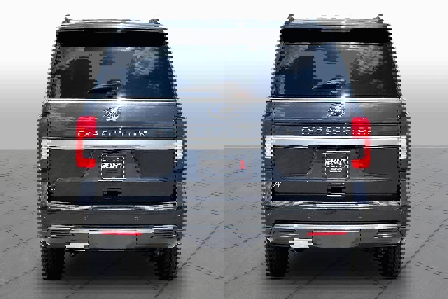 Used 2024 Ford Expedition XLT image 5