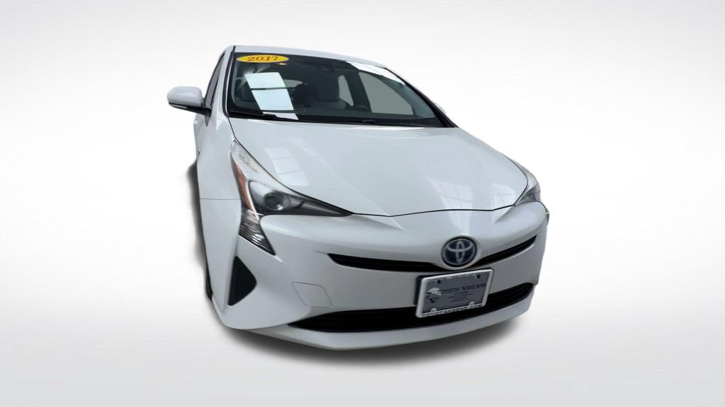 Used 2017 Toyota Prius Four FWD image 2