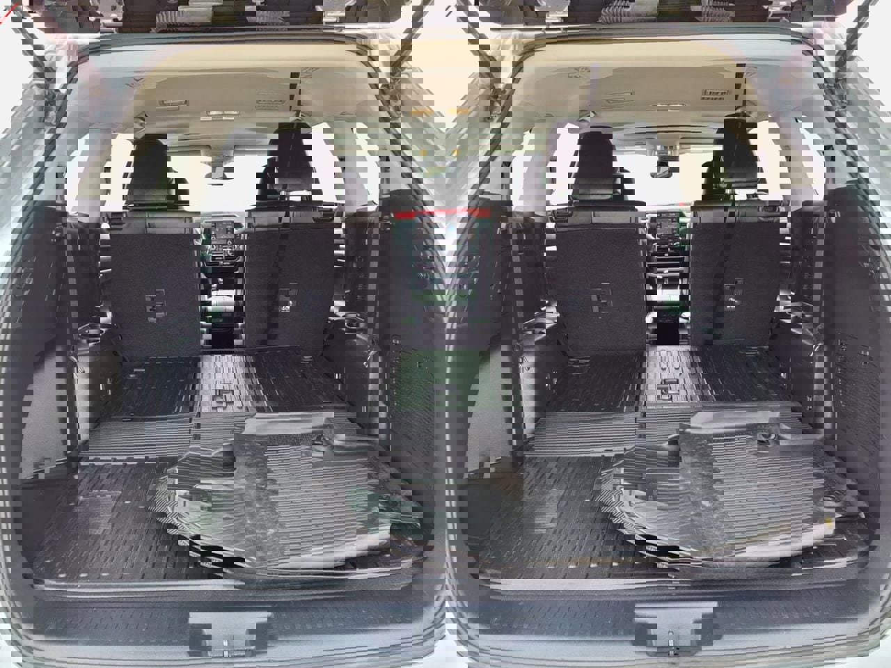 Used 2022 Toyota Highlander XLE image 6