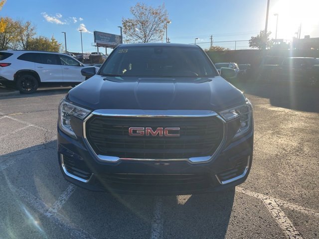Used 2023 GMC Terrain SLE image 3