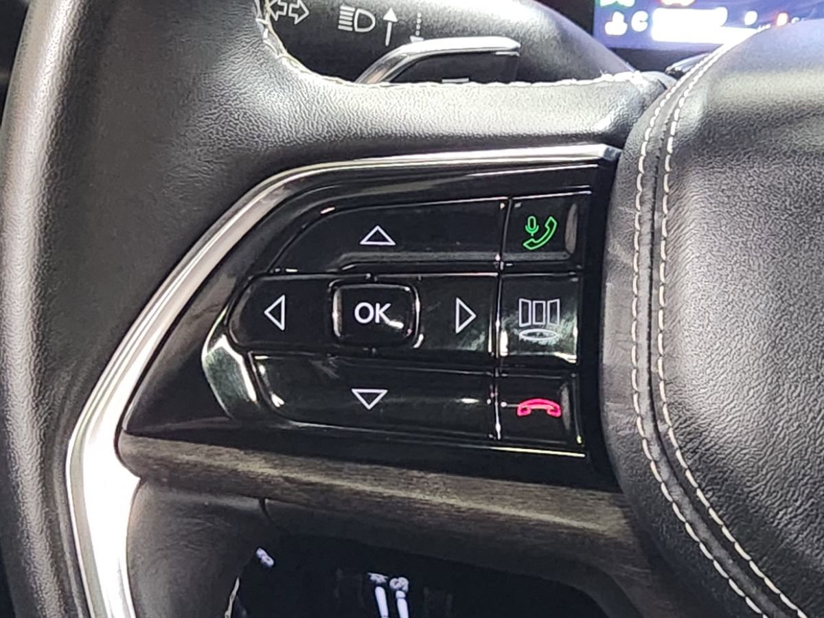 Used 2021 Jeep Grand Cherokee L Overland w/ Luxury Tech Group IV AWD/4WD image 46