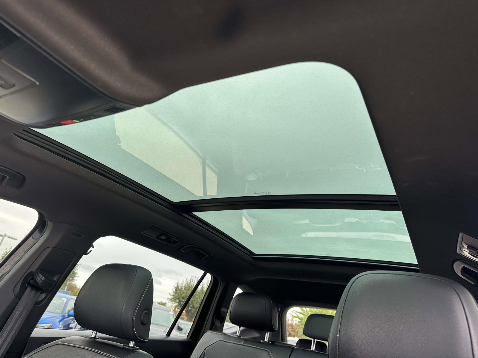 Certified 2022 Volkswagen Tiguan SE R-Line image 16