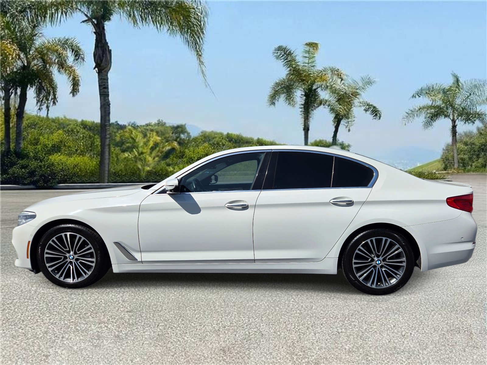 Used 2017 BMW 540i RWD image 2