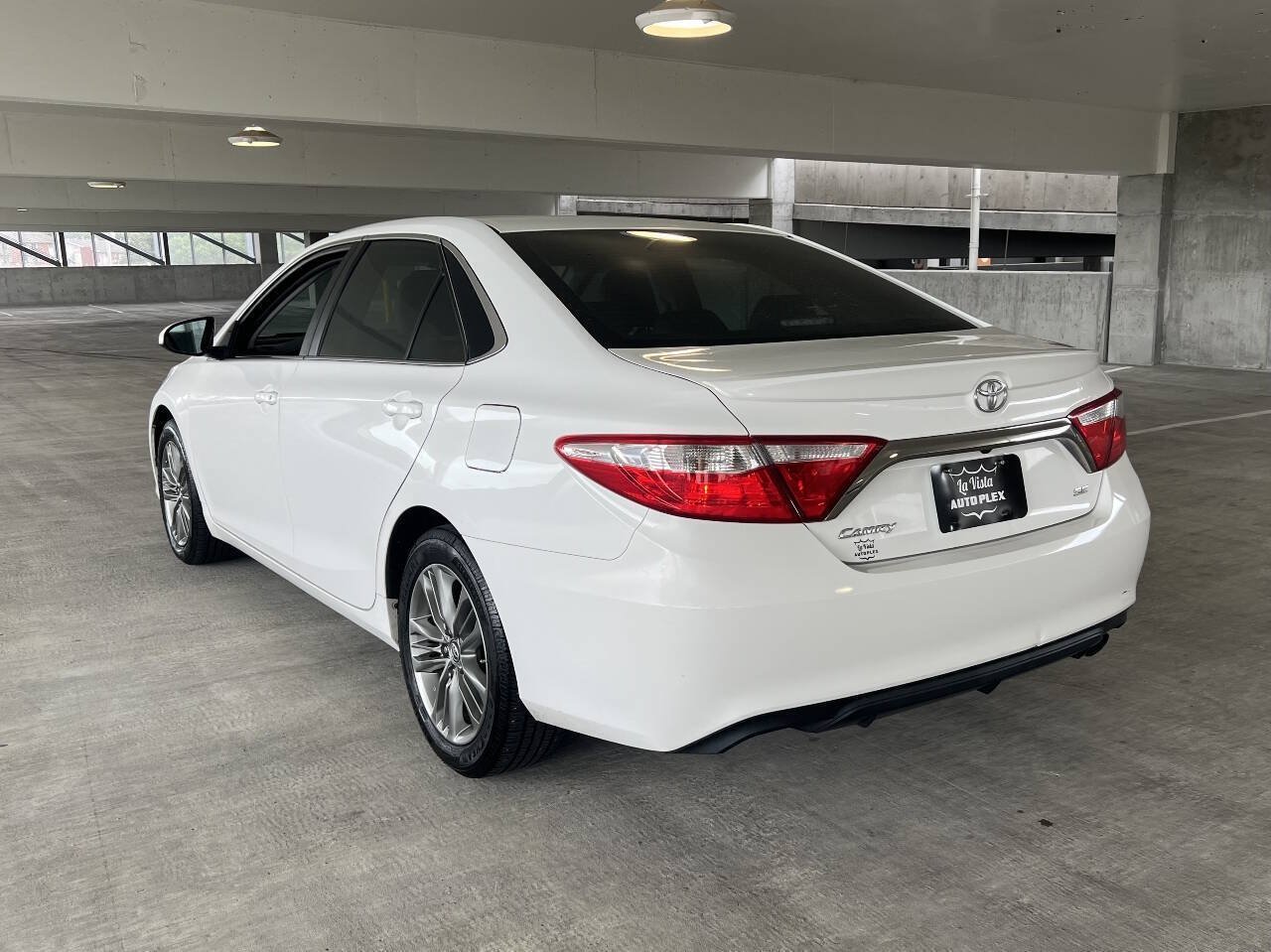 Used 2017 Toyota Camry SE FWD image 15