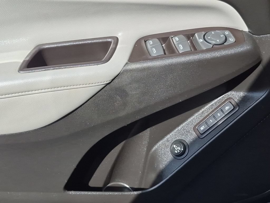 Used 2018 Chevrolet Equinox Premier FWD image 25