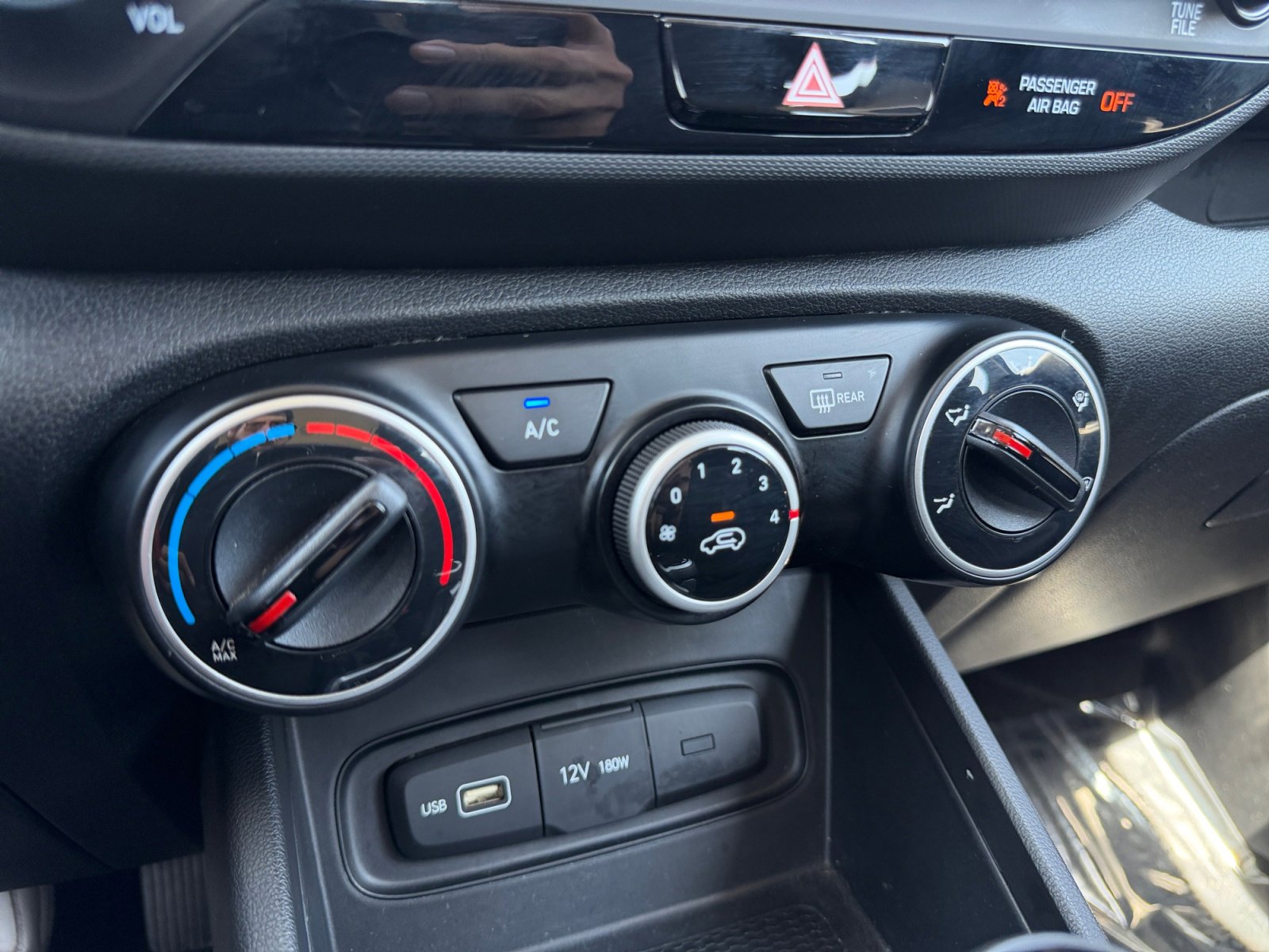 Used 2022 Hyundai Venue SE FWD image 19