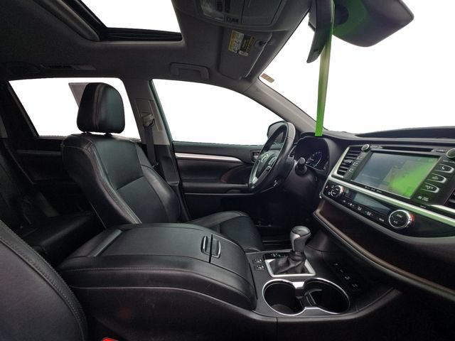 Certified 2017 Toyota Highlander XLE AWD/4WD image 16