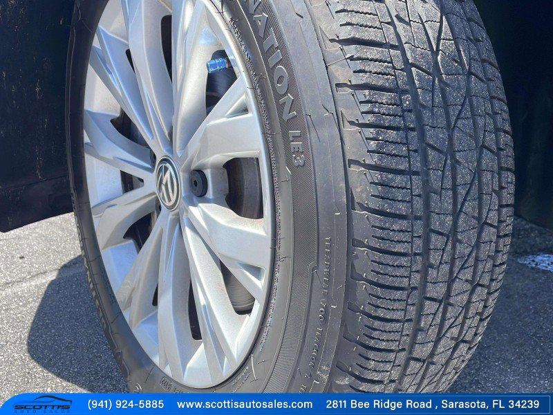 Used 2020 Volkswagen Tiguan S image 11