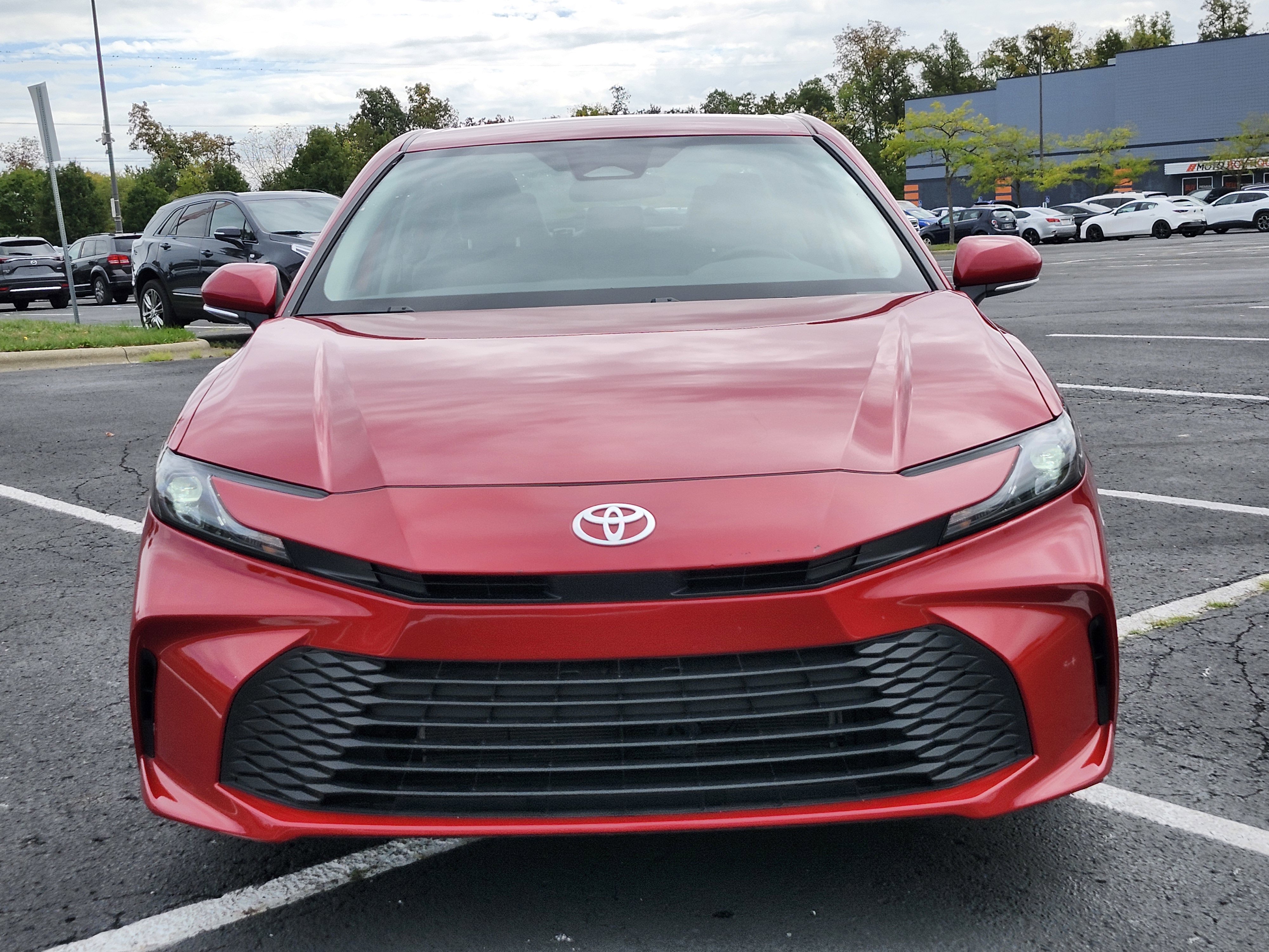 Used 2025 Toyota Camry LE image 3