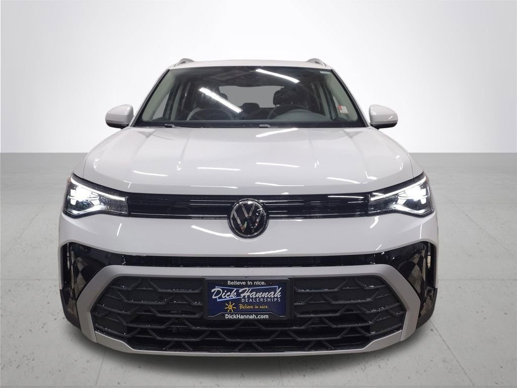 Used 2025 Volkswagen Taos SE image 3