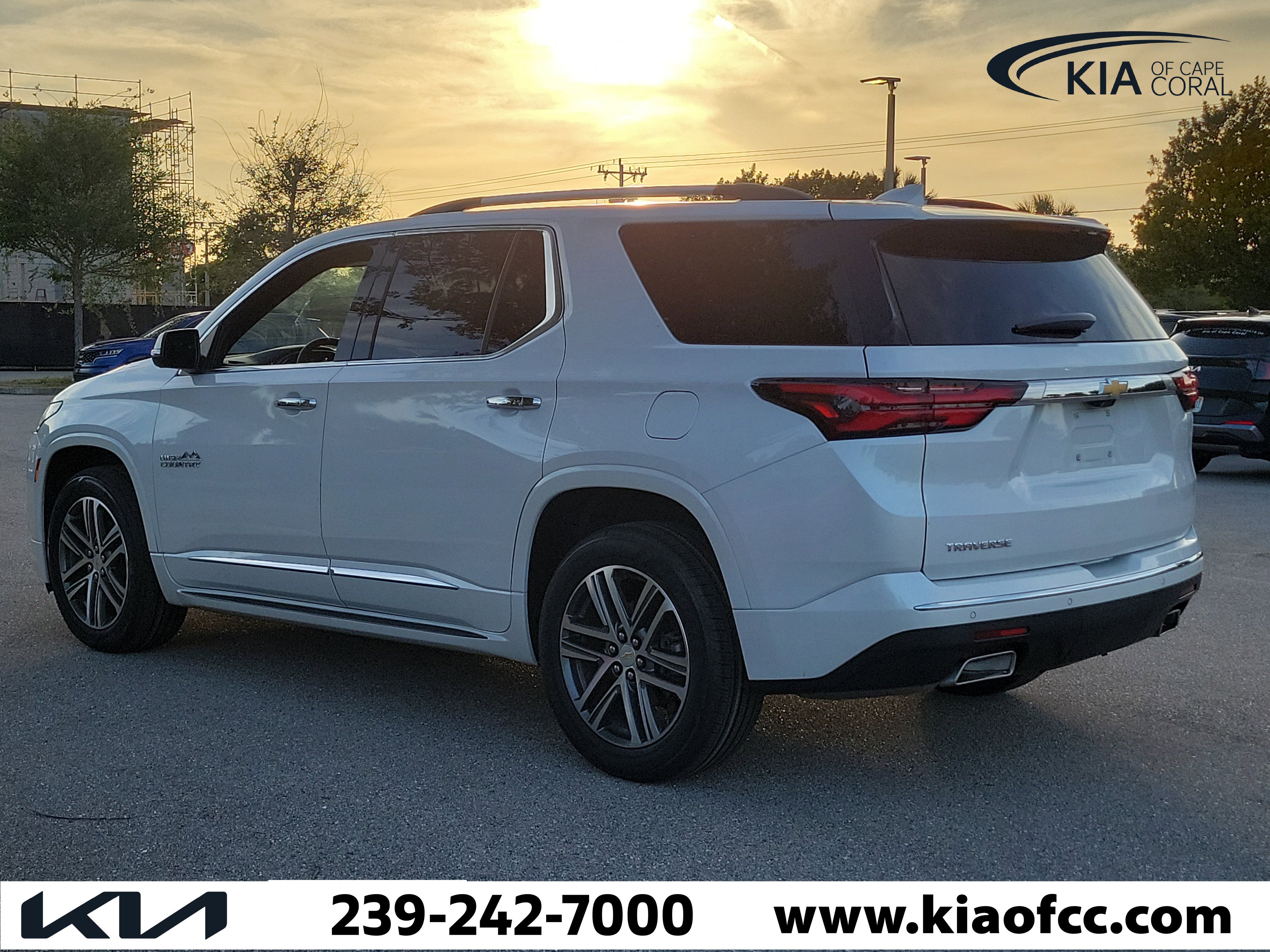 Used 2023 Chevrolet Traverse High Country w/ LPO, 'HIT The Road' Package FWD image 5