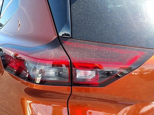 Used 2022 Nissan Rogue Platinum w/ Head-Up Display Package image 28