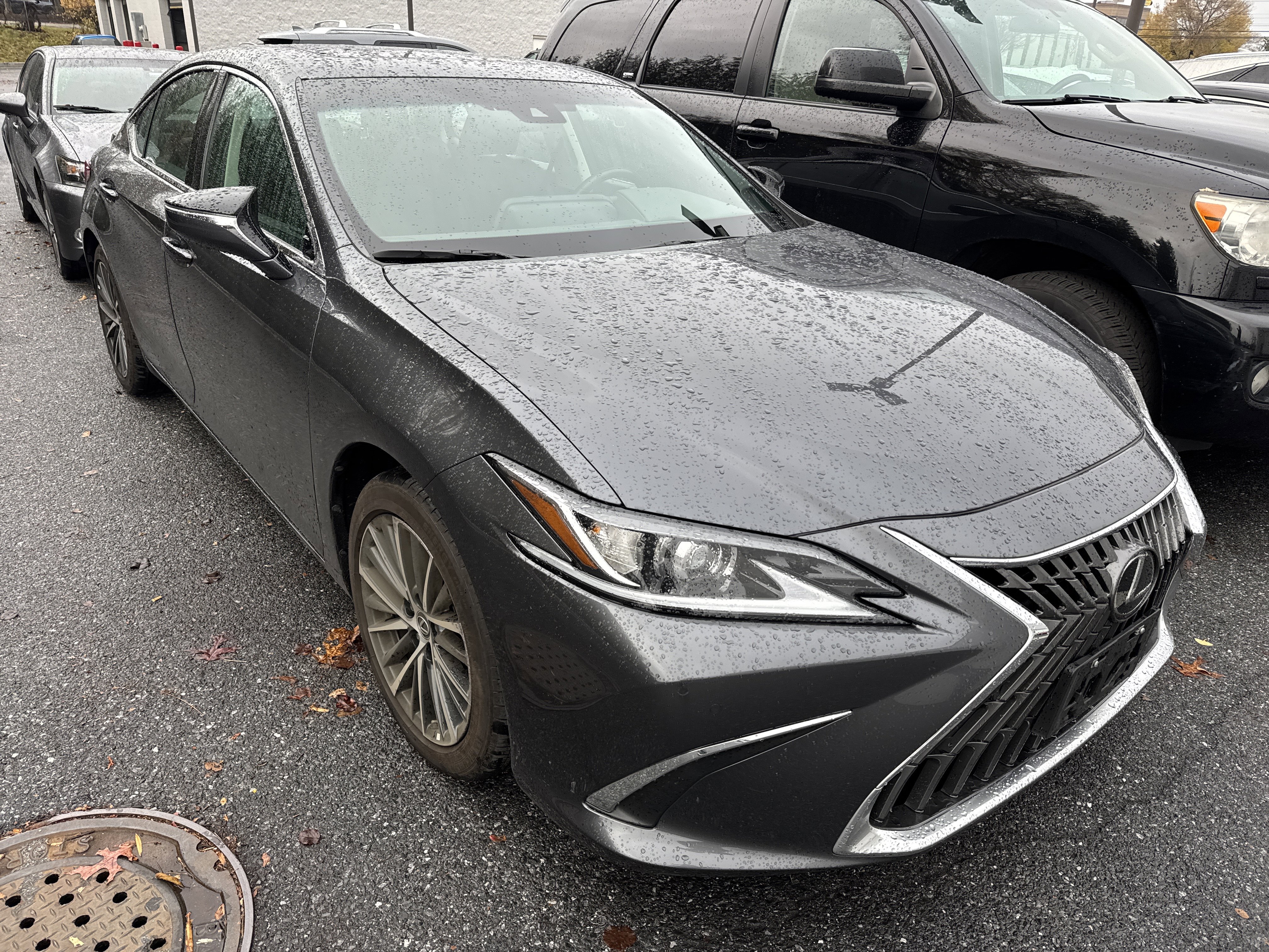 Certified 2025 Lexus ES 350 w/ Premium Package image 2