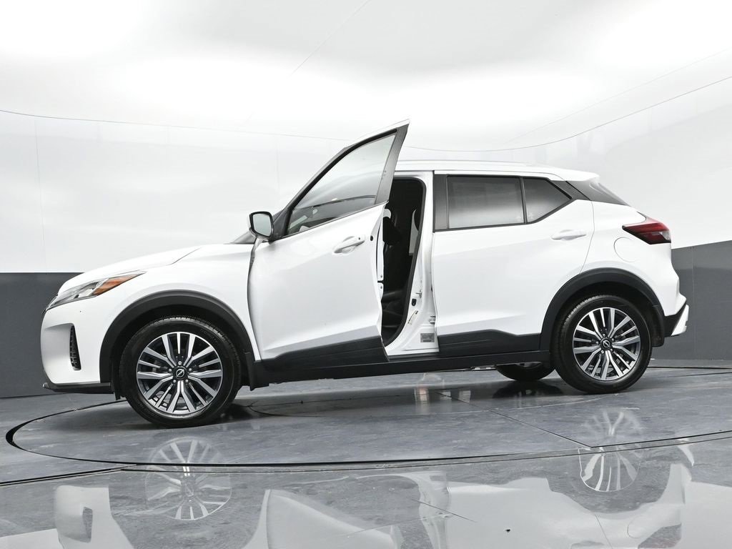 Used 2022 Nissan Kicks SV image 32