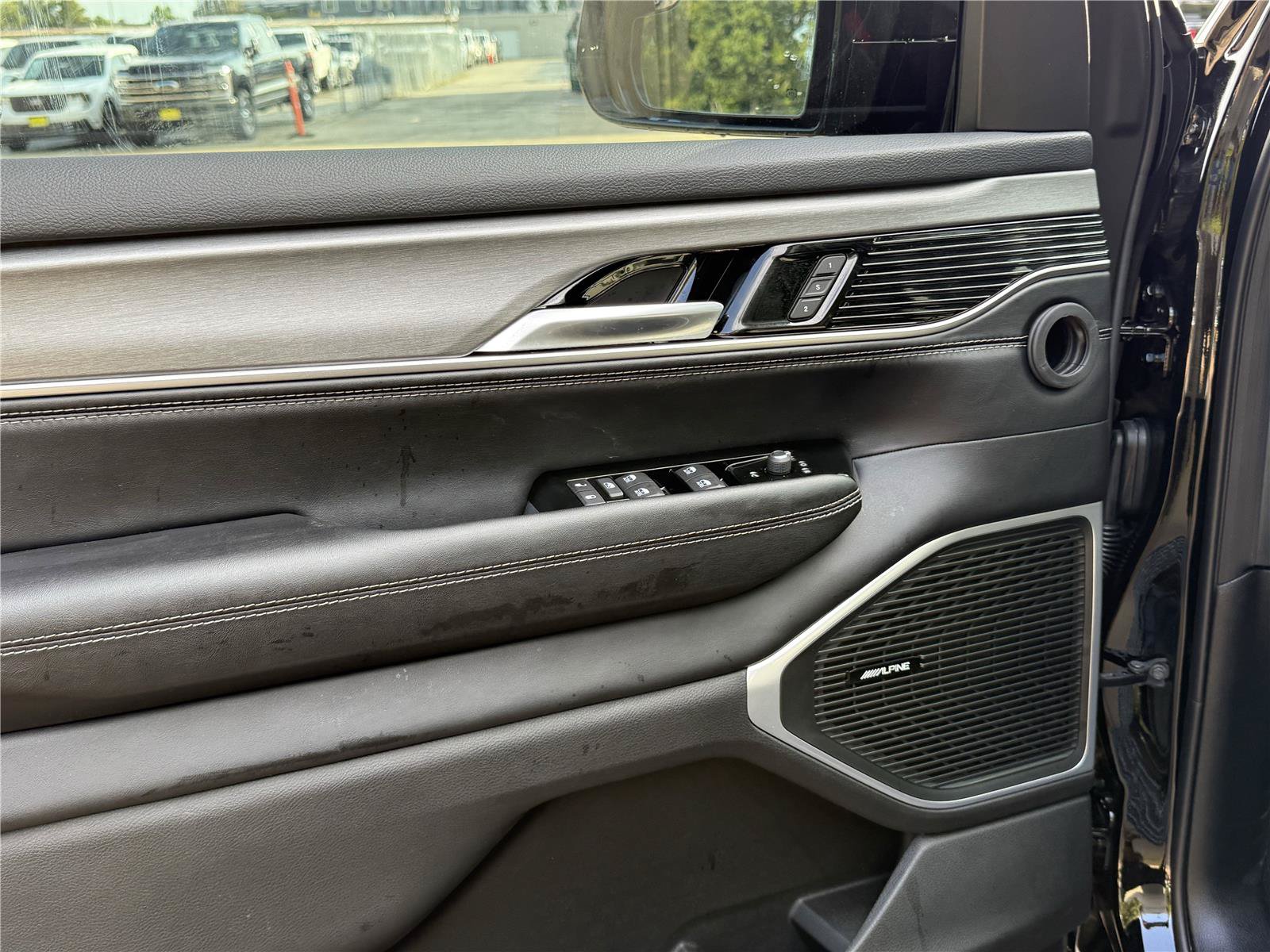 New 2025 Jeep Wagoneer L Series II AWD/4WD image 12
